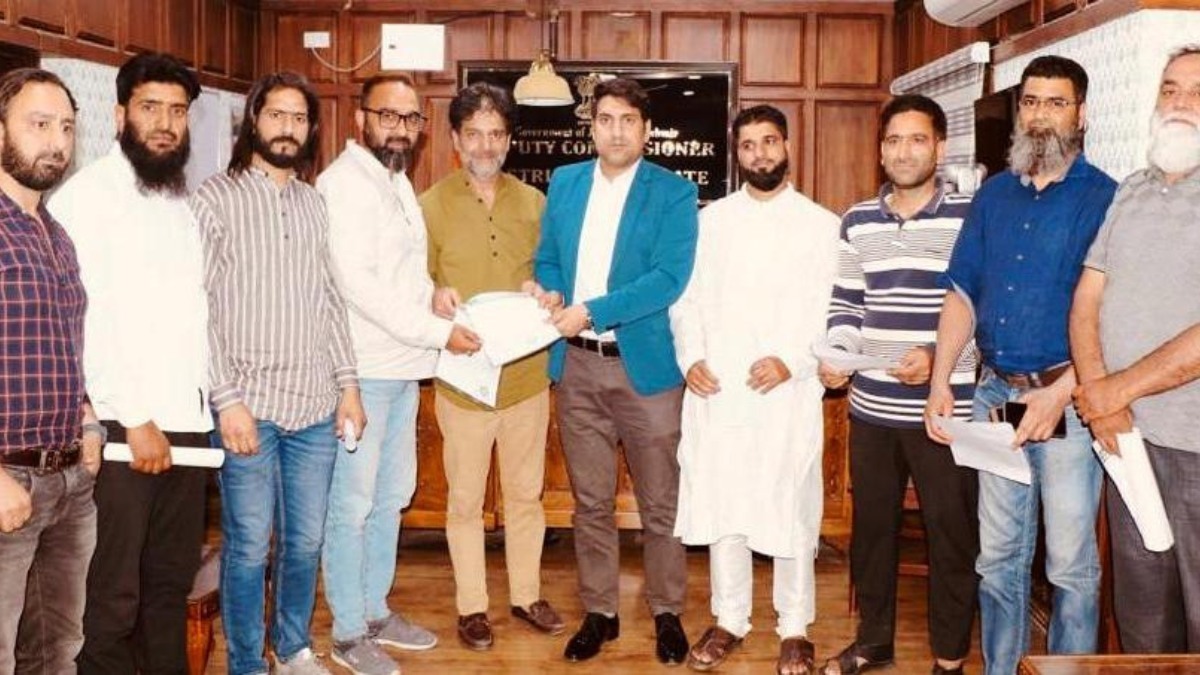 Shahr-e-Khaas Traders delegation calls on DC Srinagar