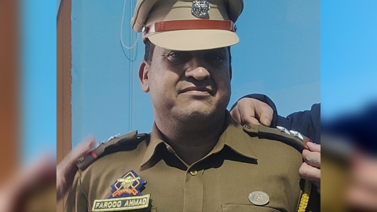 Killer of slain SI among 04 militants killed in two seperate encounters: Police Cop shot dead by militants in Pampore