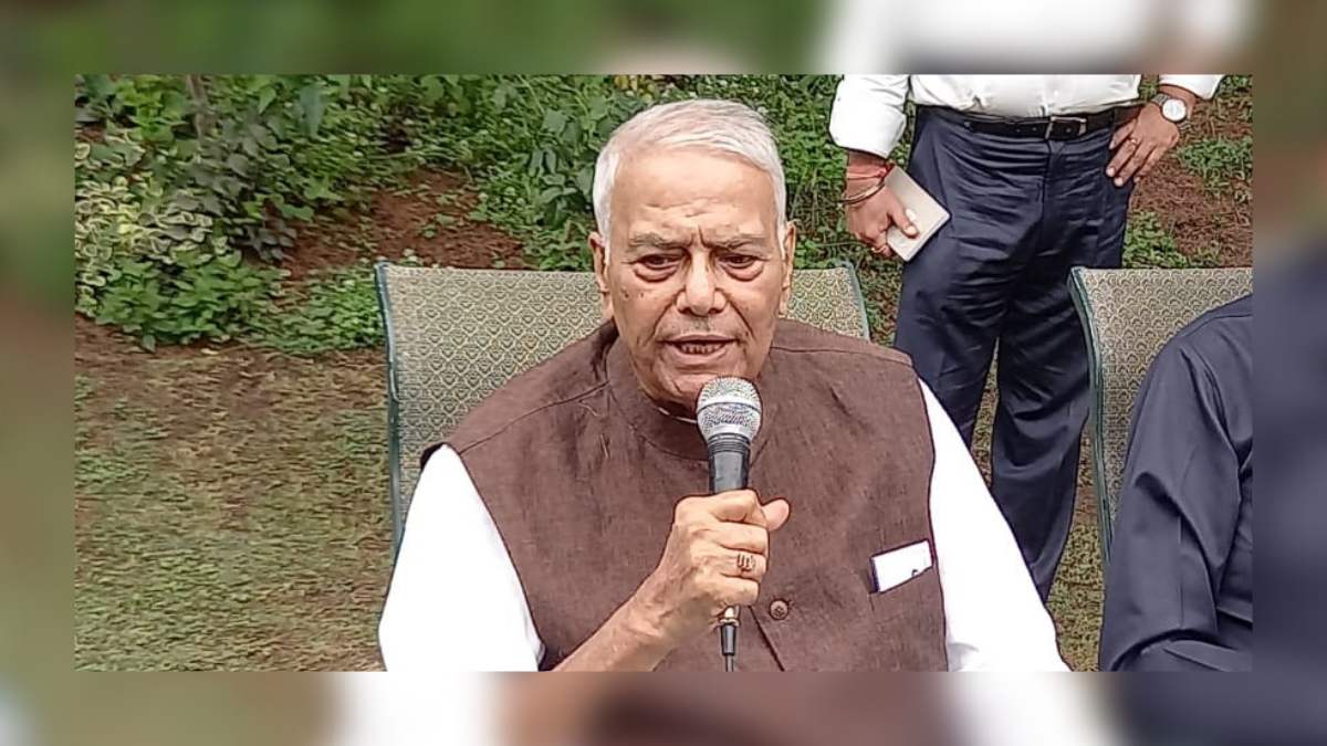 If elected as Prez, will persuade govt to resolve Kashmir issue permanently: Yashwant Sinha If elected as Prez, will persuade govt to resolve Kashmir issue permanently: Yashwant Sinha