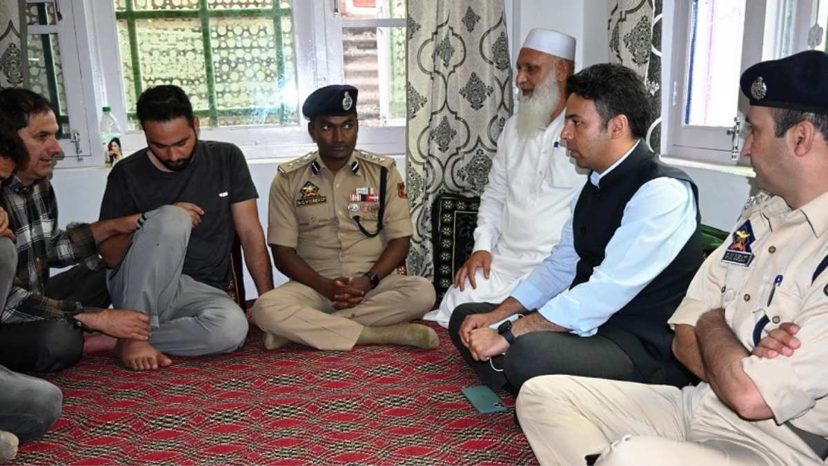 DC, SSP Kulgam visit family of ASI killed in Lalbazar militant attack