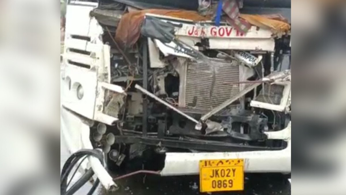 20 Amarnath yatris injured in Qazigund accident, 2 shifted to GMC Anantnag