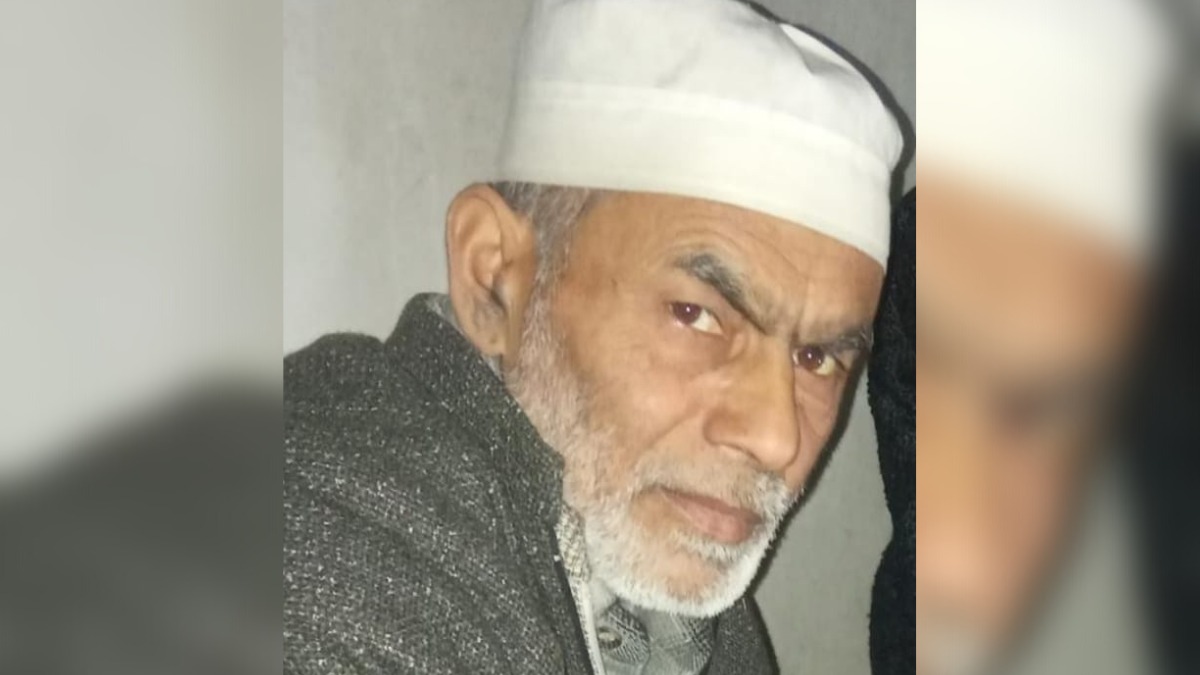 Kulgam Admin provides immediate relief of Rs 10000 to family of Village head Kulgam Admin provides immediate relief of Rs 10000 to family of Village head