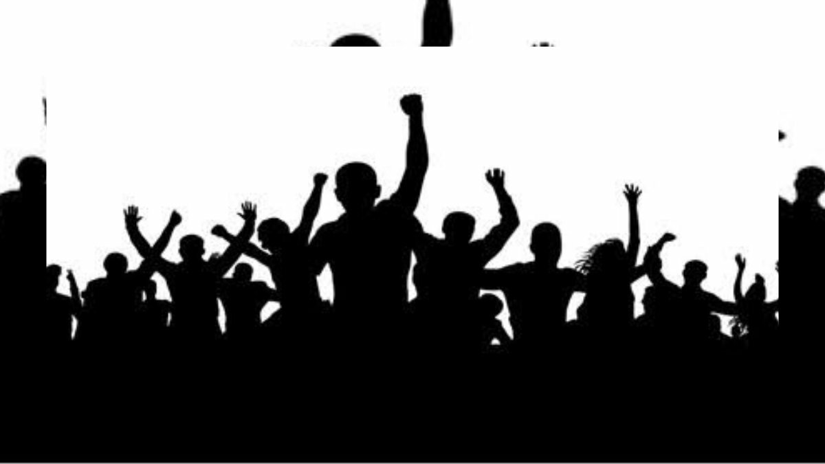 IUST students protest against poor quality of hostel food IUST students protest against poor quality of hostel food