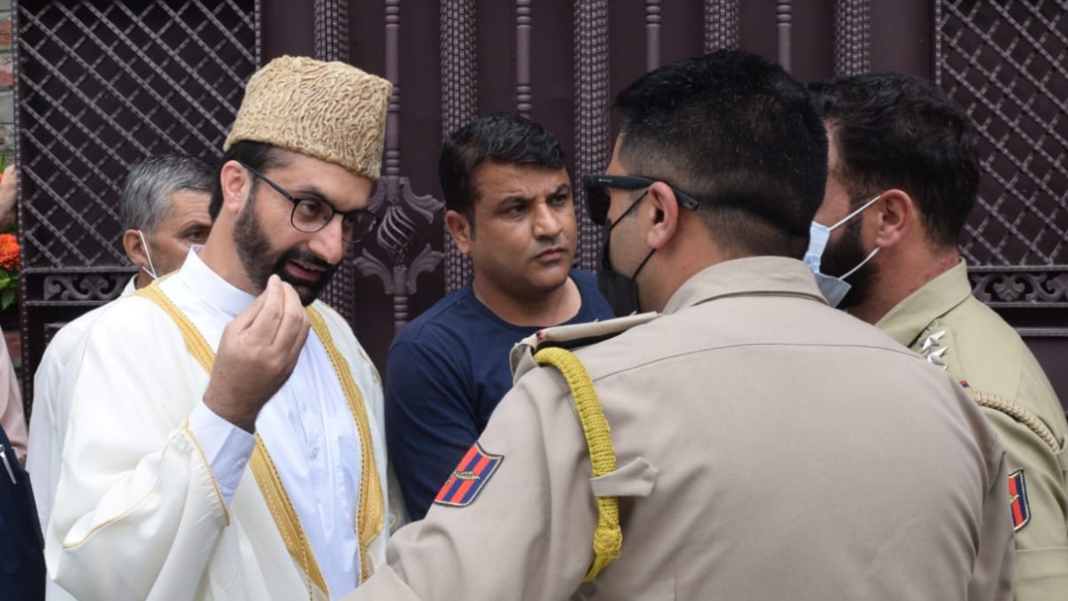 Mirwaiz not allowed to address gathering at Jama Masjid: Anjuman Auqaf