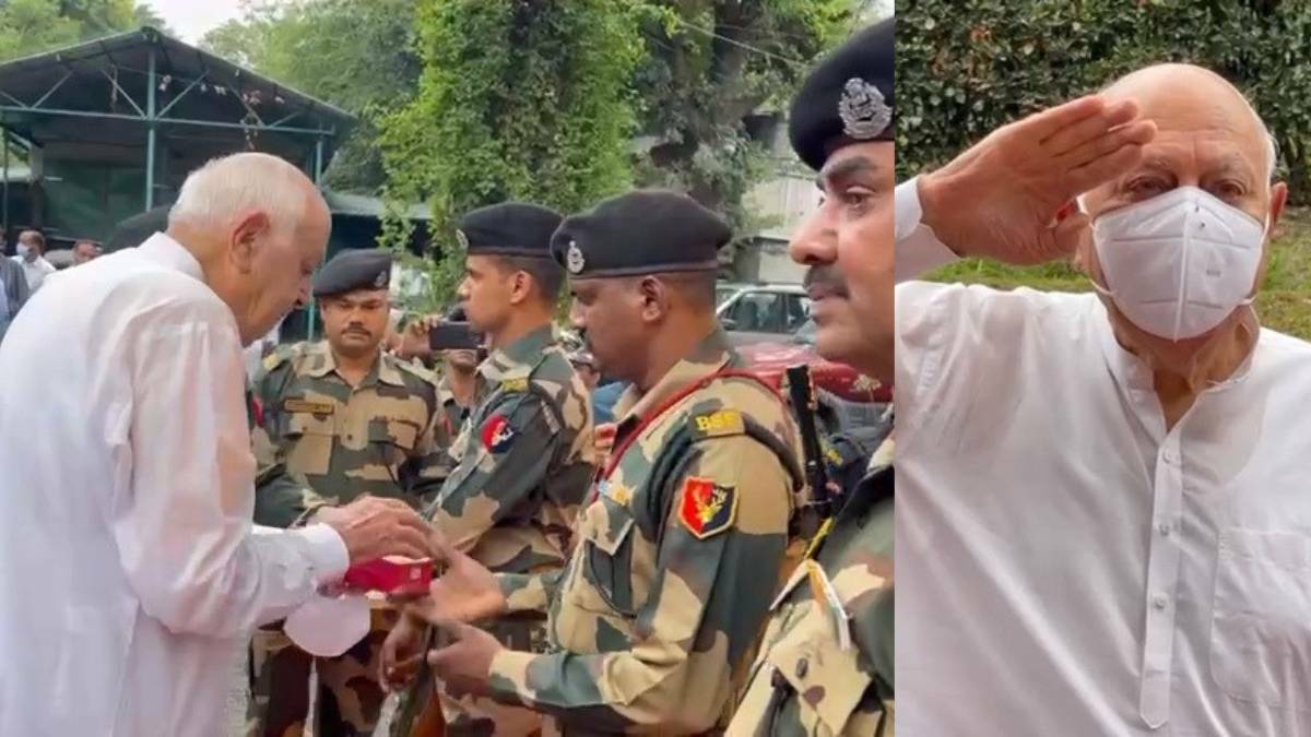 I-Day | Dr Farooq hoists tricolour at his Gupkar residence