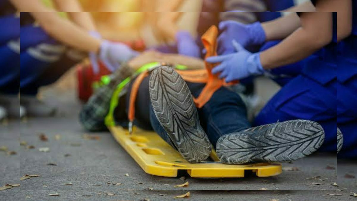 Man killed, two injured in twin road accidents in Shopian Man critically injured after being hit by vehicle near Tengpora Bypass