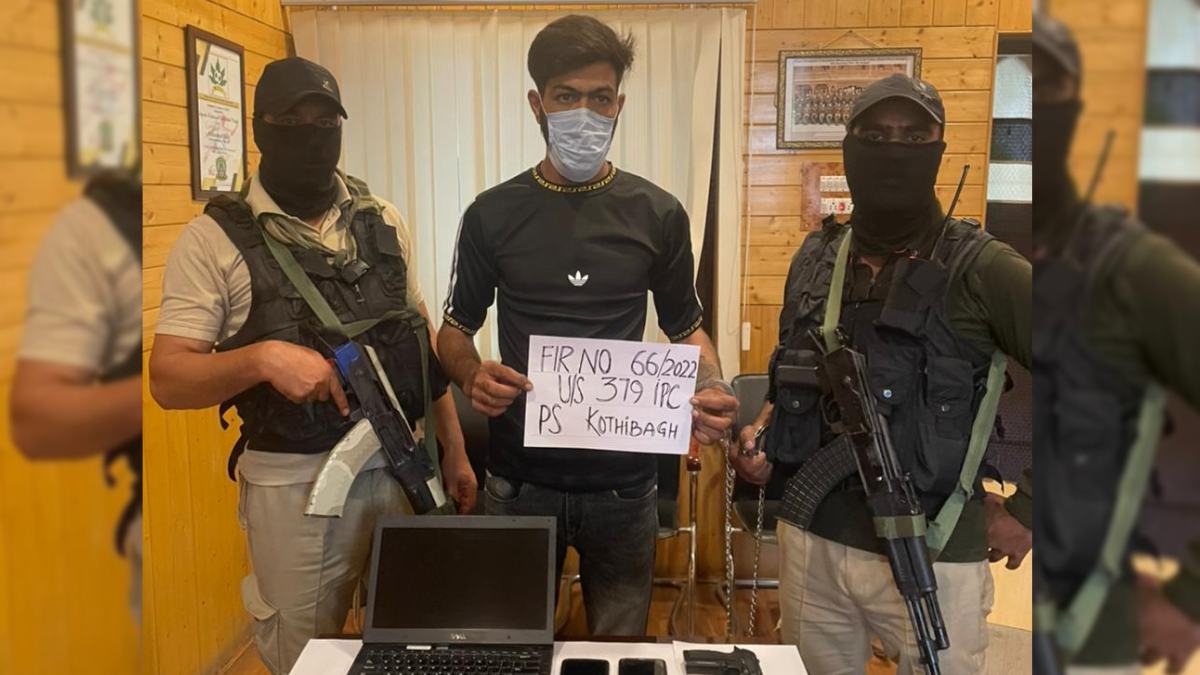 Man arrested for extortion in Srinagar, fake pistol recovered