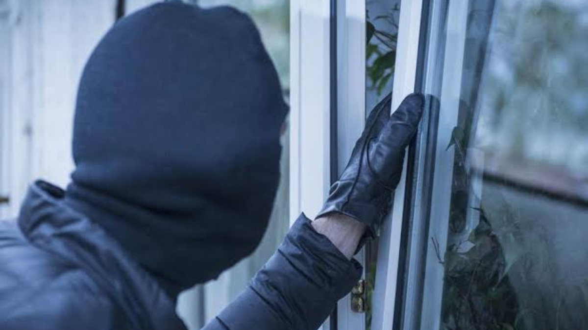 Burglars loot taps from Haj house Bemina Burglars loot taps from Haj house Bemina