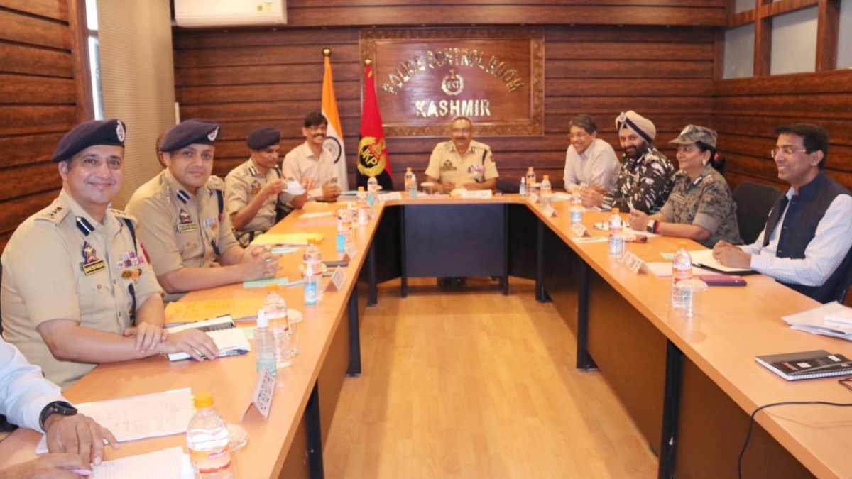Strengthen area domination and night patrolling in grey areas: DGP to officers
