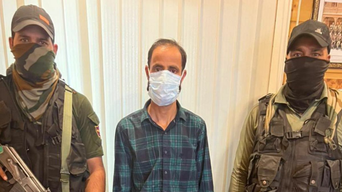 Promising Jobs, Srinagar Police arrests Muslim Rasthriya Manch Dist Srinagar president