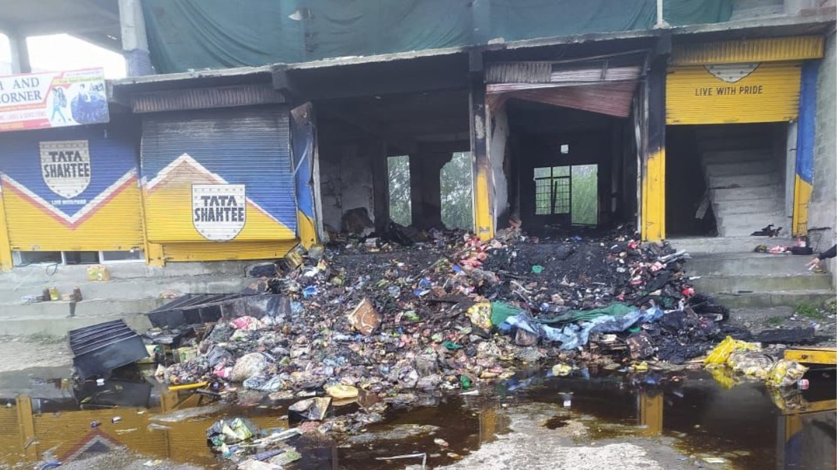3 shops gutted in overnight blaze in Ganderbal