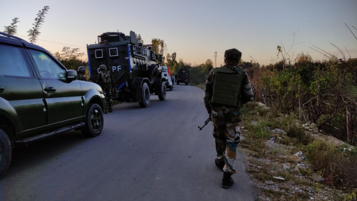 Two civilians, solidier injured in an ongoing encounter in Kulgam