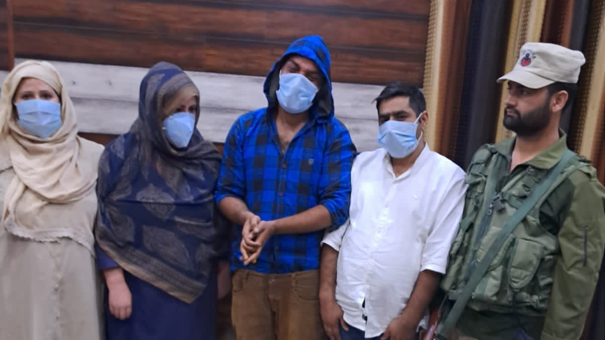 Sextortion gang: Srinagar police arrest 03 persons including a woman