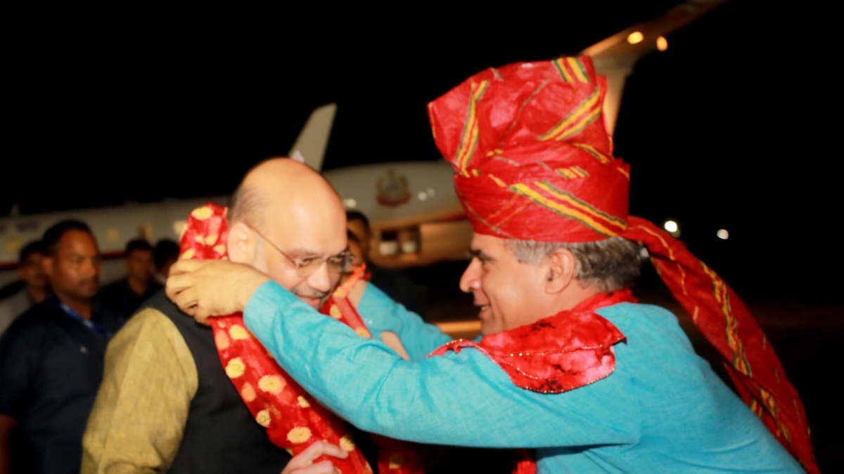 After addressing public rally at Rajouri, HM Amit Shah arrives in Srinagar