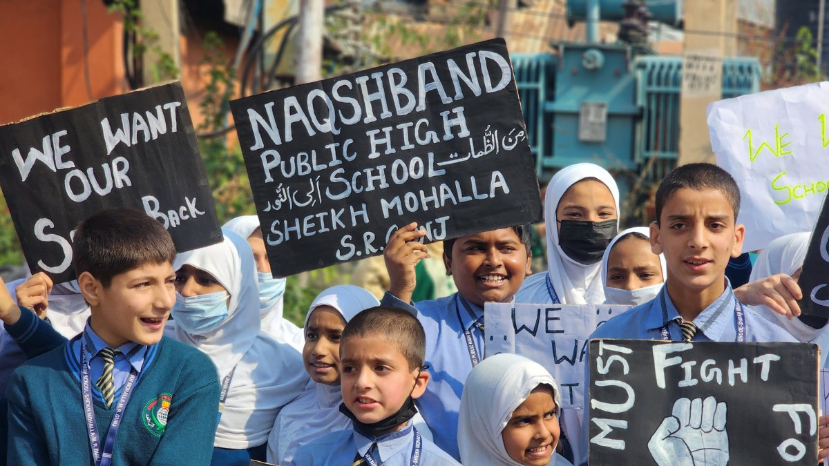 Govt seals private school operating on ‘Arya Samaj land’ in M.R Gunj, Sgr