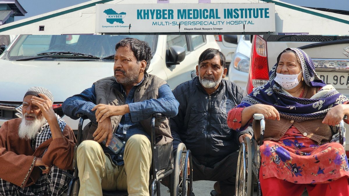 Patients suffer as Khyber Hospital not accepting Golden Card
