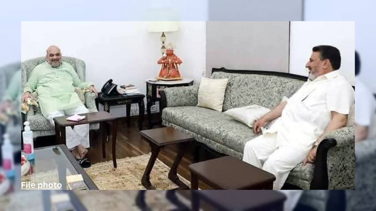Apni Party delegation led by Altaf Bukhari meets HM Amit Shah at Raj Bhawan, Sgr Apni Party delegation led by Altaf Bukhari meets HM Amit Shah at Raj Bhawan, Sgr