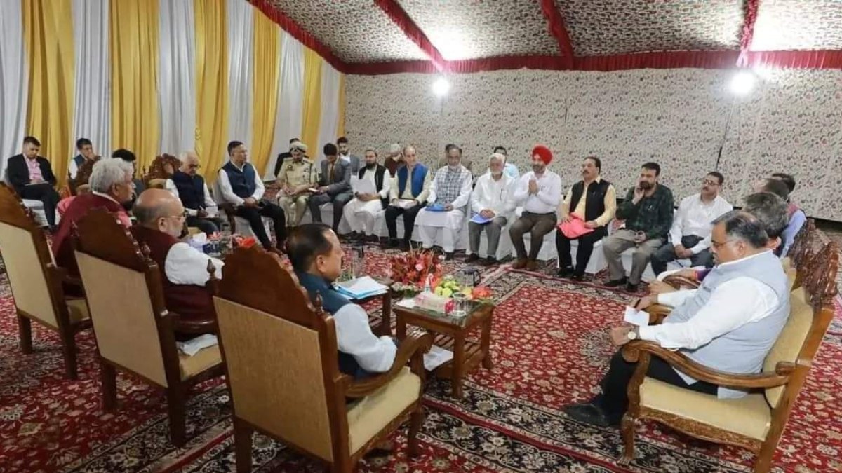 19 delegations meet Union HM Amit Shah at Raj Bhawan 19 delegations meet Union HM Amit Shah at Raj Bhawan