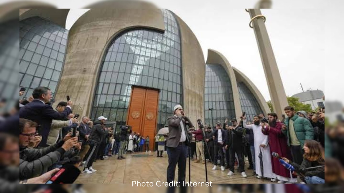 For the first time, Germany’s largest mosque raises call to prayer over loudspeakers