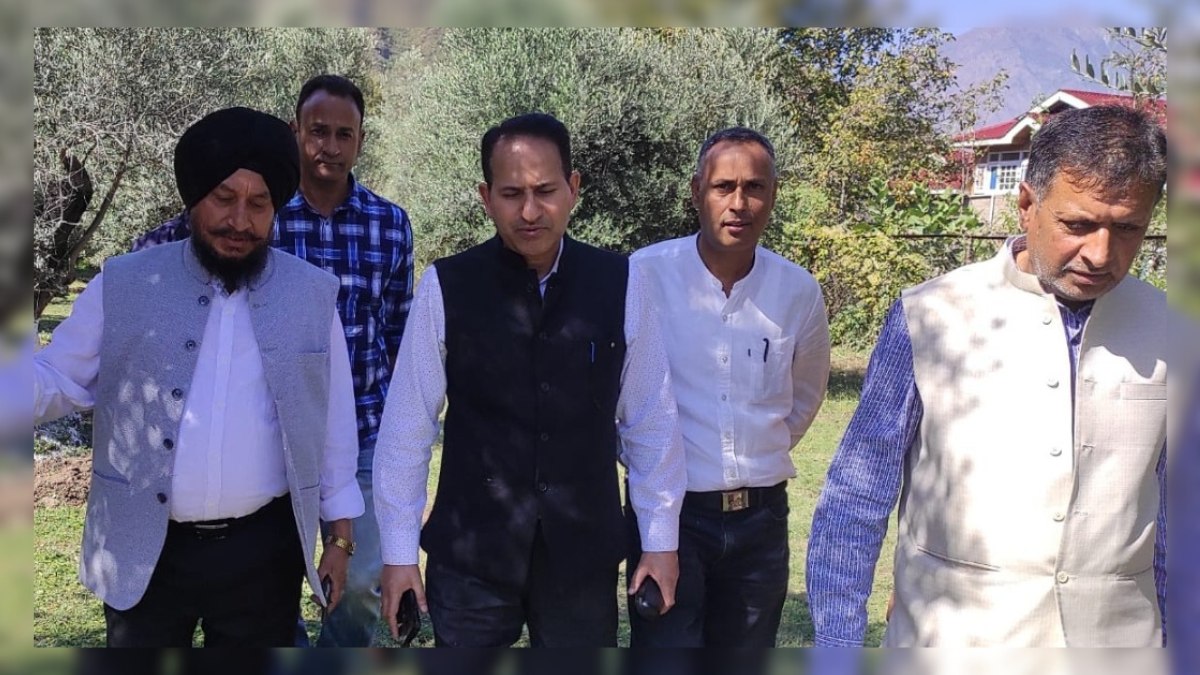 Dir Horticulture interacts with Orchardists, assures support under UT& CSS schemes