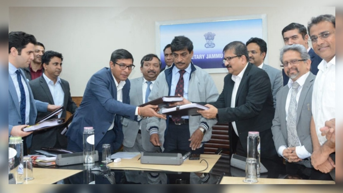 CS oversees MoU signing for operation of 200 E-buses in Jammu and Srinagar
