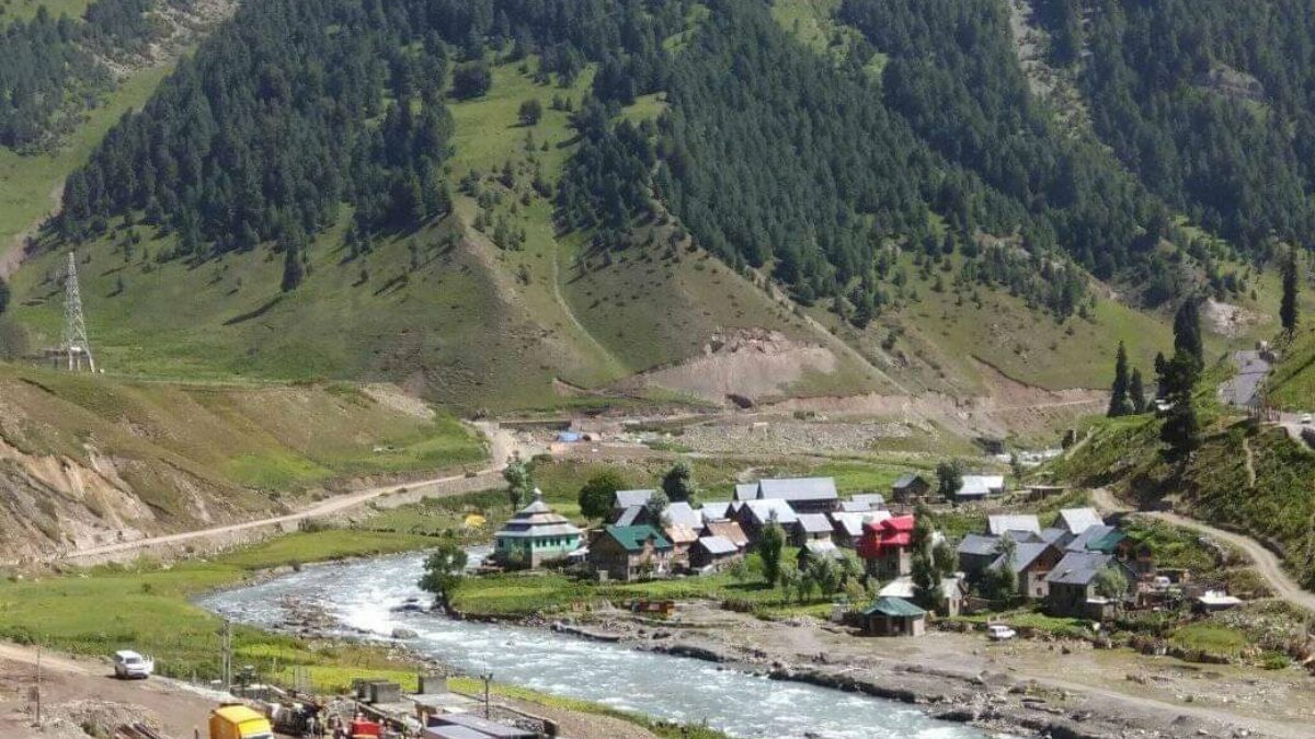 Z-Morh tunnel: High intensity dynamites at construction site trigger cracks to houses in Shutkari village, allege locals Z-Morh tunnel: High intensity dynamites at construction site trigger cracks to houses in Shutkari village, allege locals