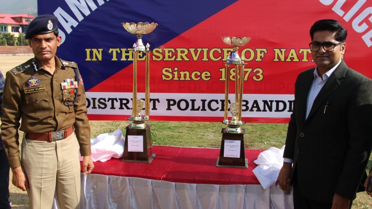 ADGP Kashmir inaugurates T20 Cricket tourney in Bandipora