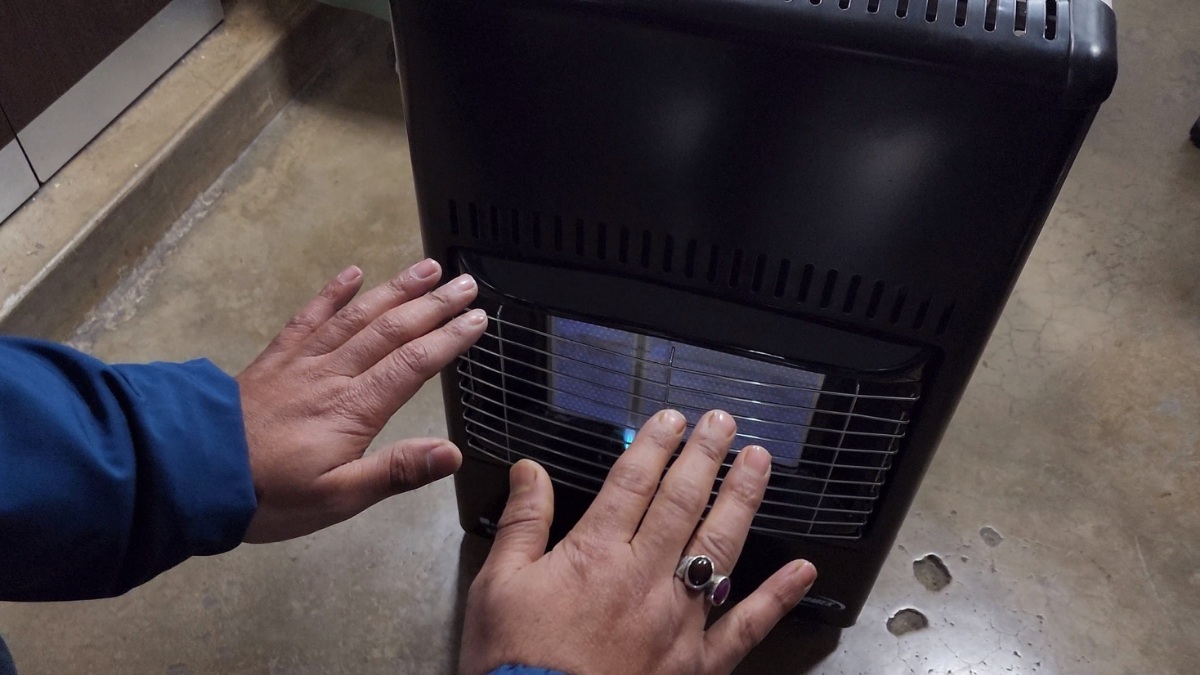 As mercury falls in Kashmir, many Govt, Pvt schools san heating arrangements