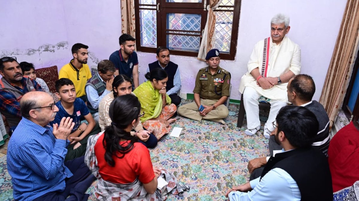 Wife of Pandit, killed by militants in Shopian on Oct 15, to be given govt job: LG Manoj Sinha