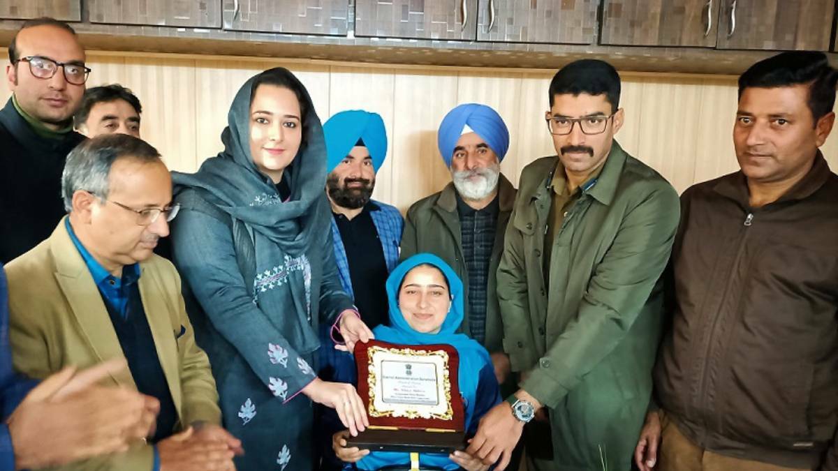 DC, SSP Bla felicitate Ishrat Akthar for winning Silver Medal at International Level