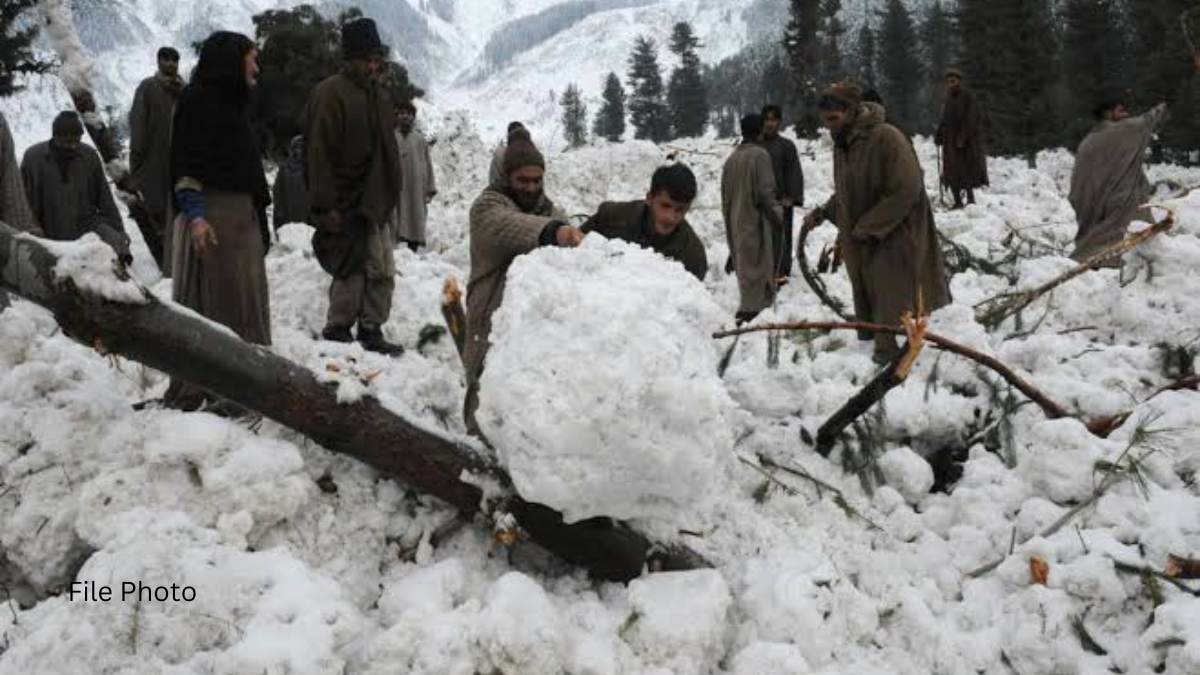 Three army men killed in north Kashmir avalanche