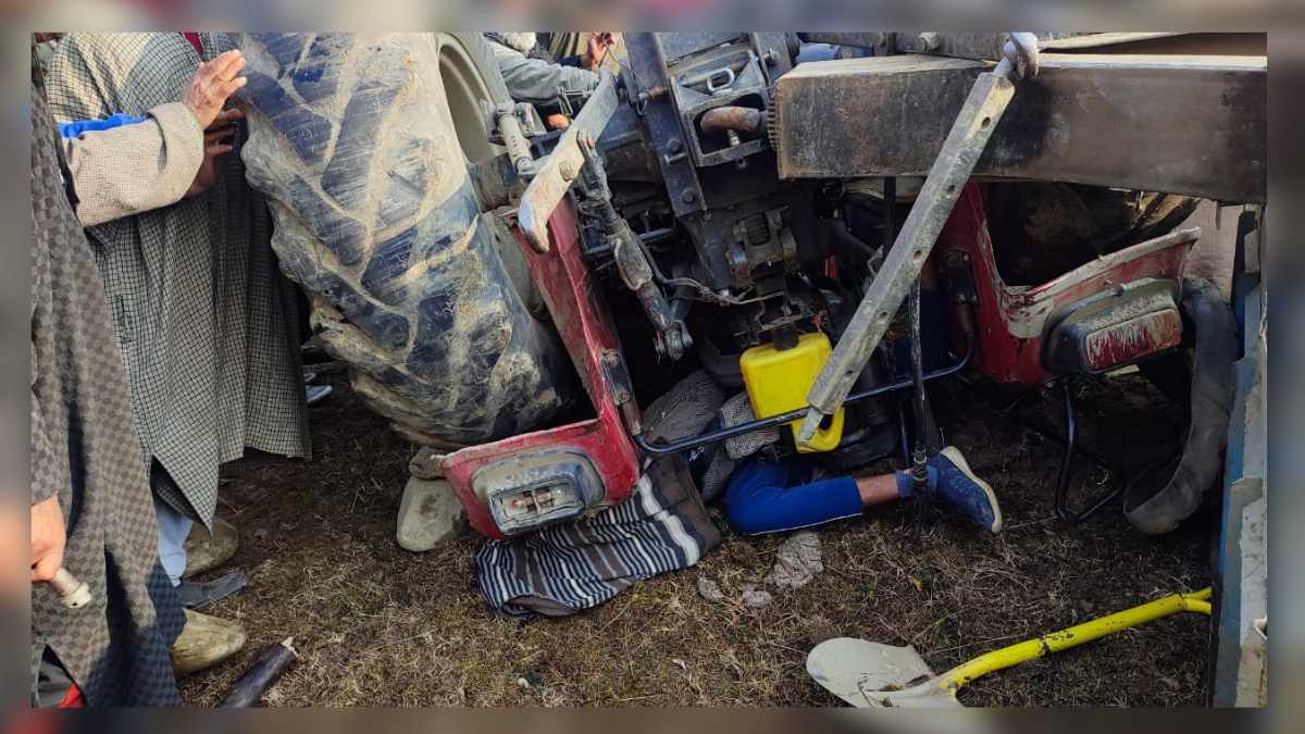 Man dead, driver injured after tractor turns turtle in central Kashmir