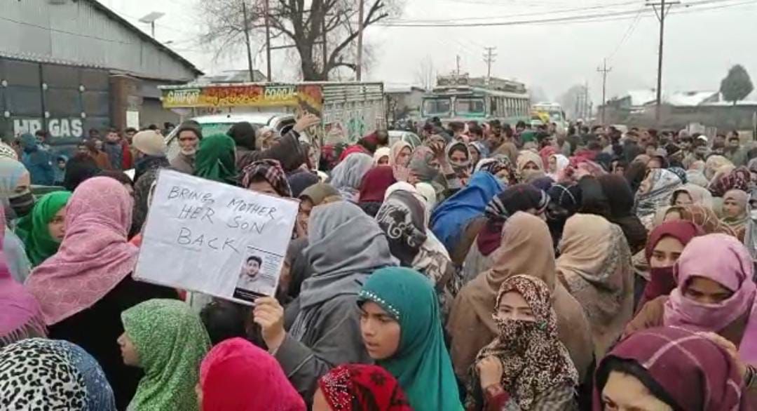 AMU missing student’s family protest in Sopore, seek his whereabouts