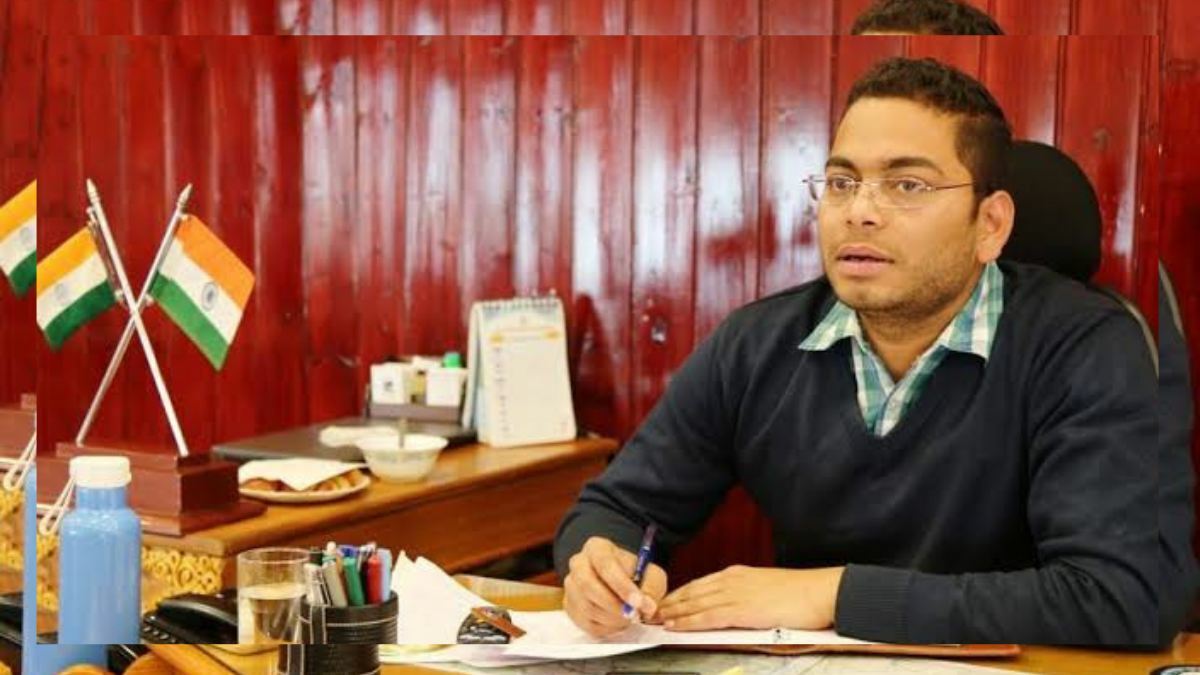 Habitual timber smugglers to be booked under PSA: DM Shopian Habitual timber smugglers to be booked under PSA: DM Shopian