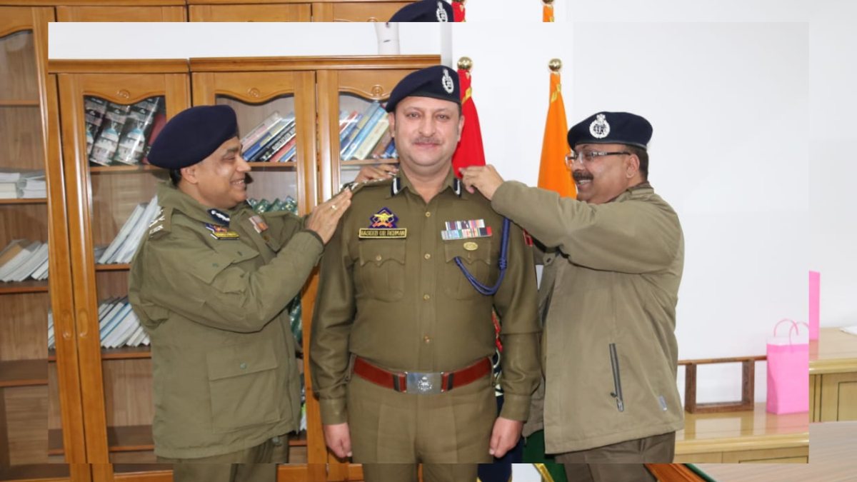 DGP decorates Haseeb-Ur-Rehman with DIG rank