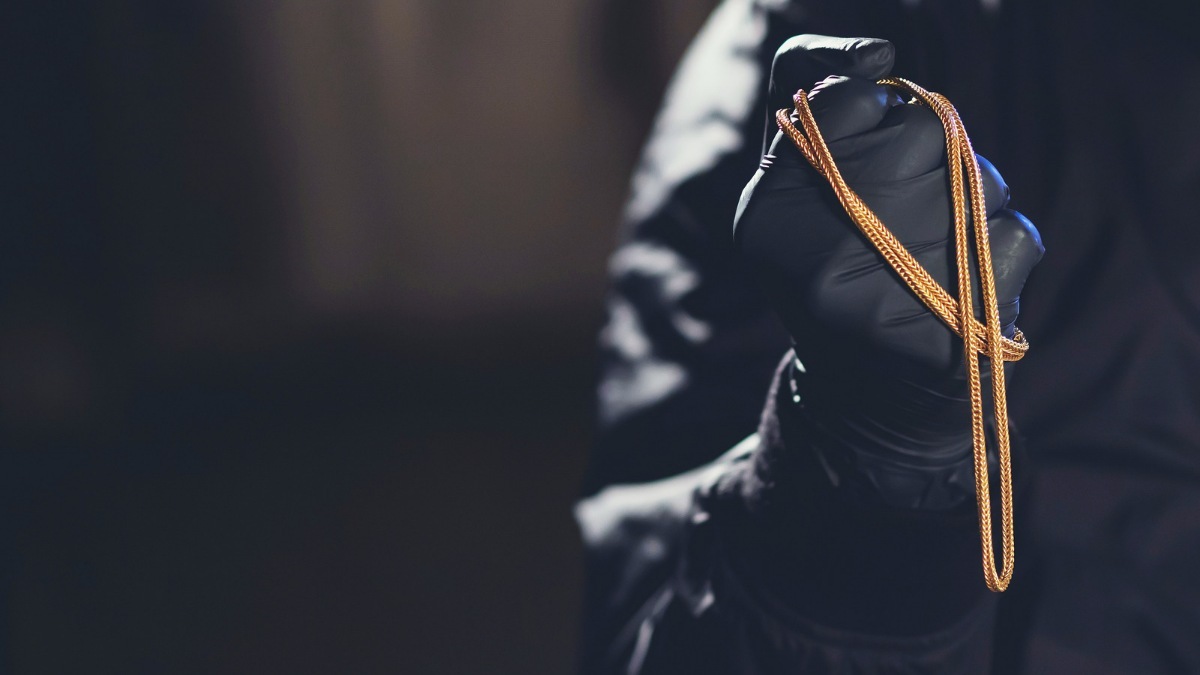 Burglars loot 4 shops in Baramulla town Burglars loot 4 shops in Baramulla town