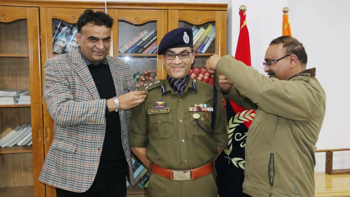 DGP decorates Imtiyaz Ismail Parray with DIG rank
