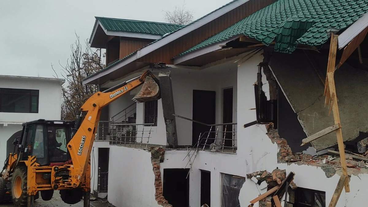 Commercial structure of former minister demolished in Shopian Commercial structure of former minister demolished in Shopian