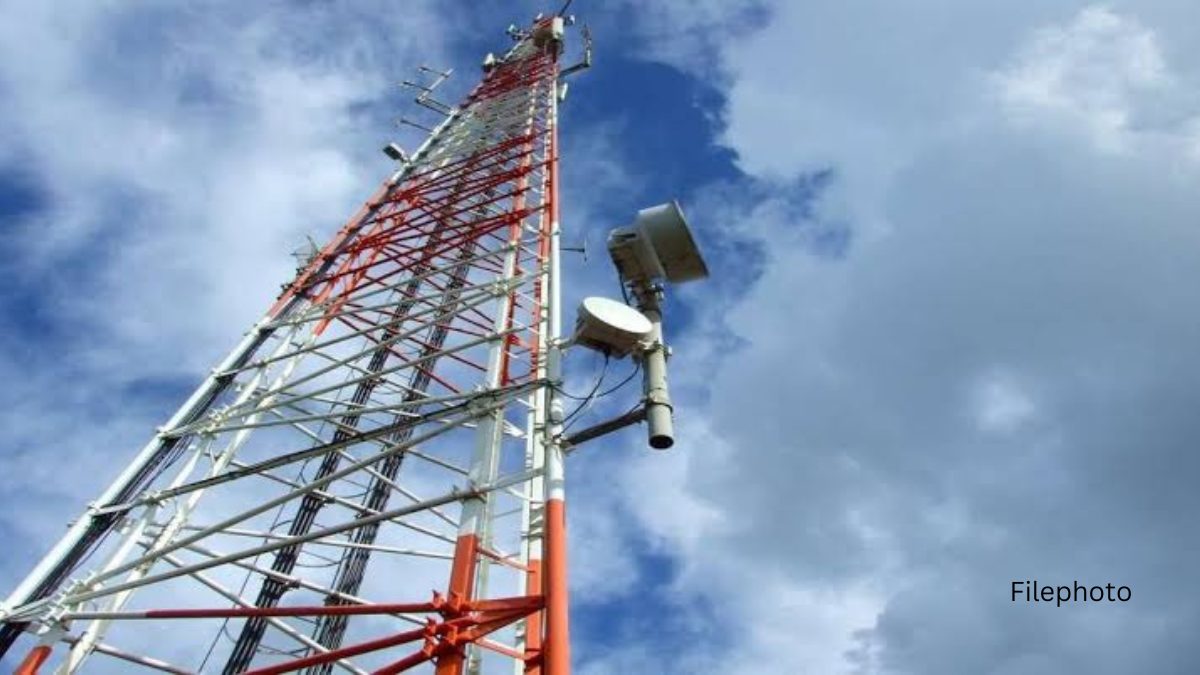Thieves posing as telecom workers steal 29-feet-tall mobile tower