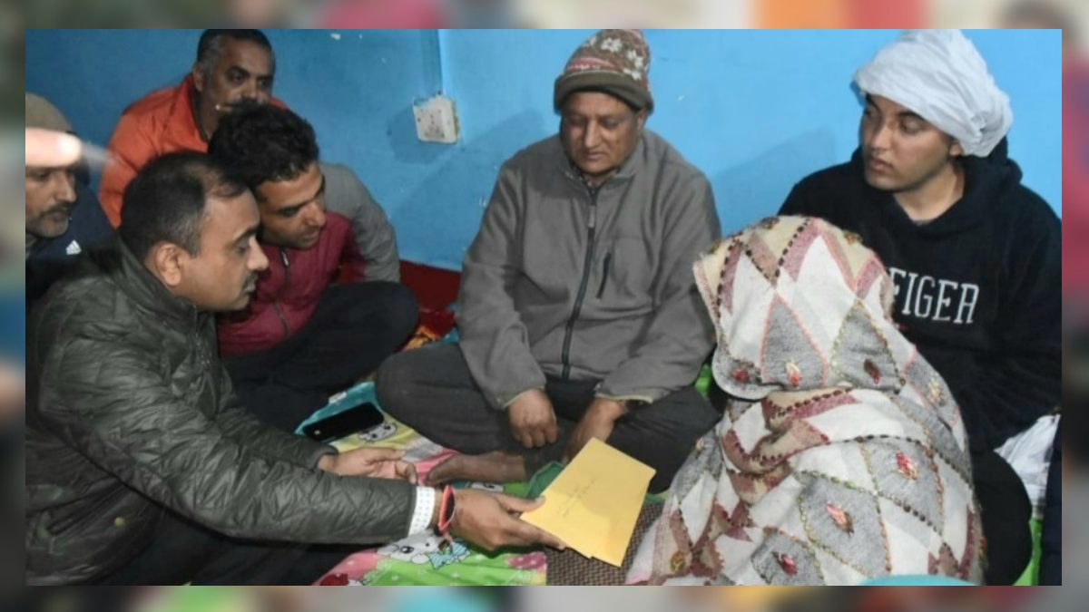 Div Com Jammu hands over Ex-gratia relief to families of persons killed in Rajouri