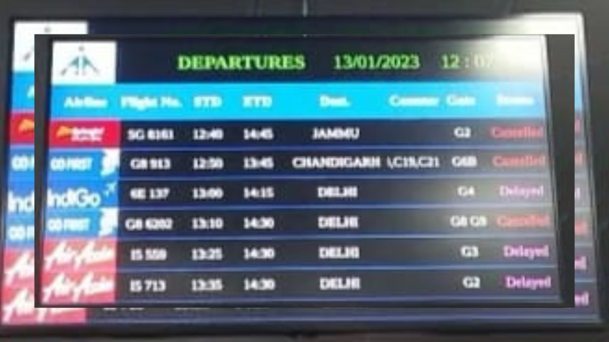 Snowfall hits traffic at Srinagar airport, 25 flights cancelled Snowfall hits traffic at Srinagar airport, 25 flights cancelled