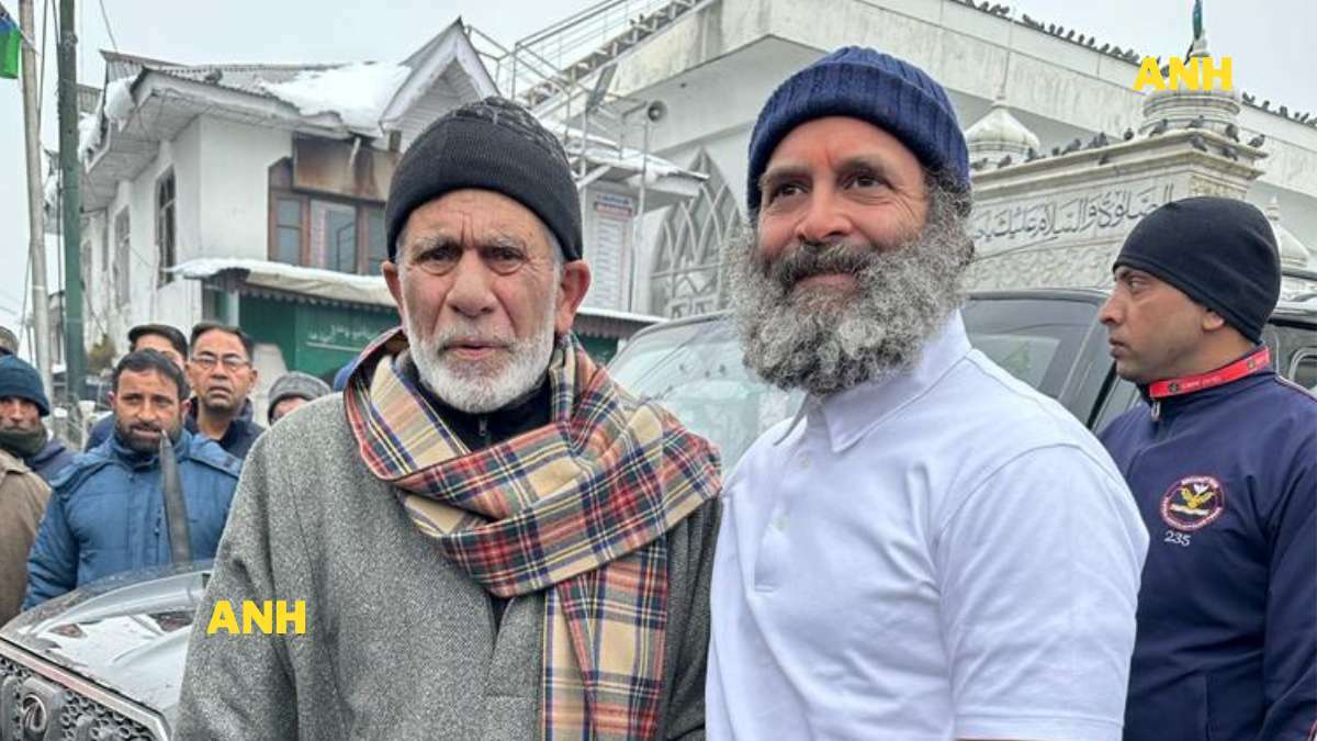 Rahul Gandhi, Priyanka Vadra, visit Hazratbal shrine in Srinagar