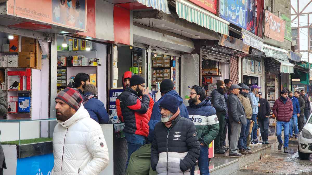 Shops that were sealed at Aftab Market in Srinagar reopened
