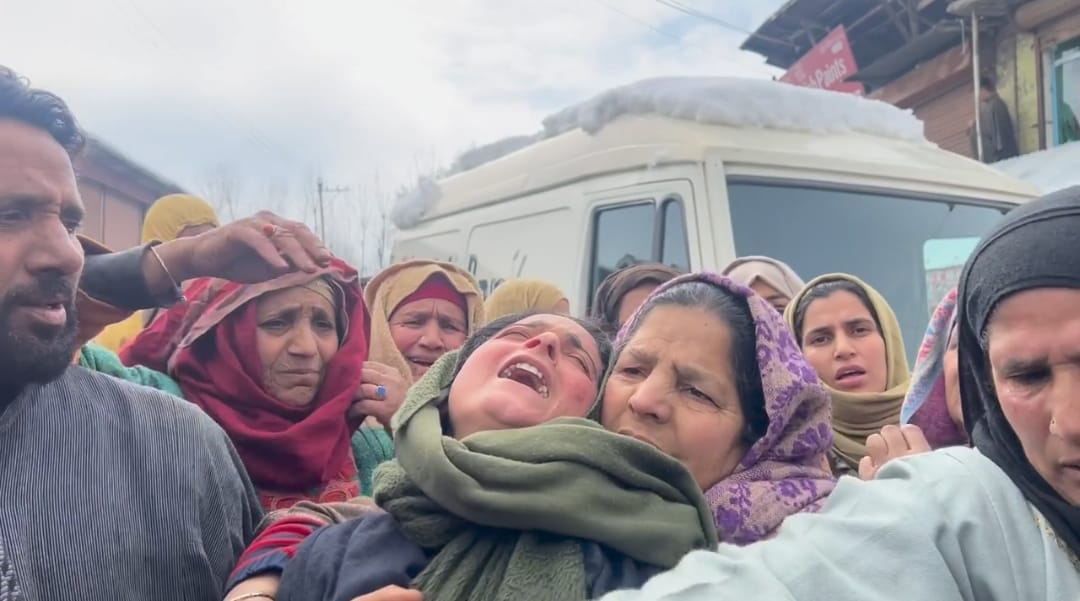Family of man found dead 2 days ago in Sopore locality protest, allege murder