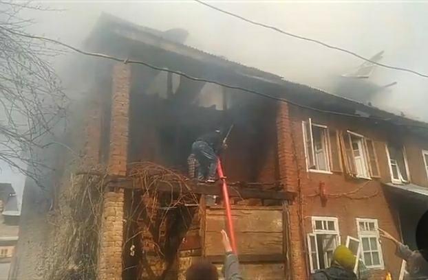 Two civilians, firefighter injured as gas cylinder blast triggers blaze in south Kashmir