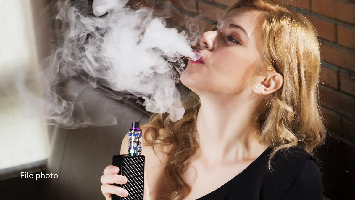 Girls among many youth addicted to drugs in Sopore: Police 35 percent men, 5 percent women smoke tobacco in J&K