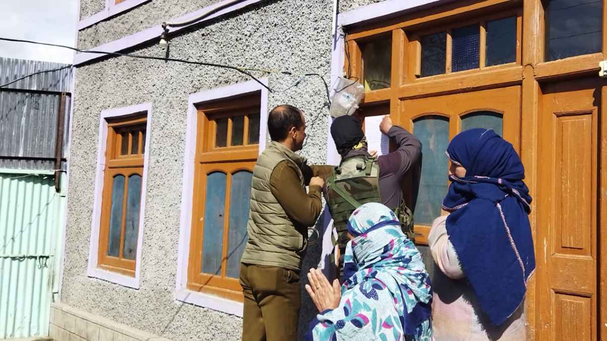 Two residential houses attached in Bandipora for ‘sheltering militants’ Two residential houses attached in Bandipora for ‘sheltering militants’