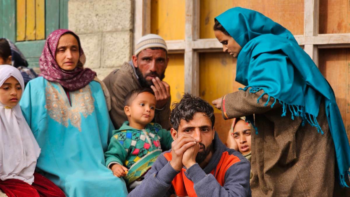 Kupwara murder: Will soon arrest killer of 7-year-old Lolab girl, says SSP; Urges locals to cooperate with police in investigation Kupwara murder: Will soon arrest killer of 7-year-old Lolab girl, says SSP; Urges locals to cooperate with police in investigation