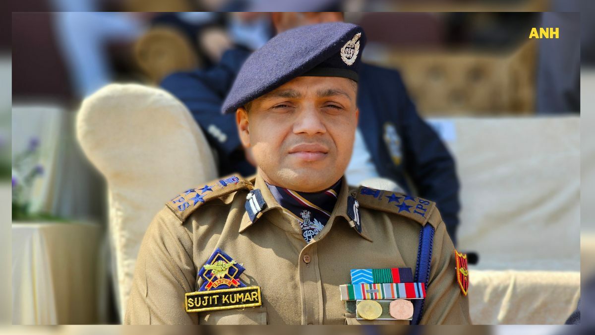 DIG CKR visits Budgam, reviews security scenario