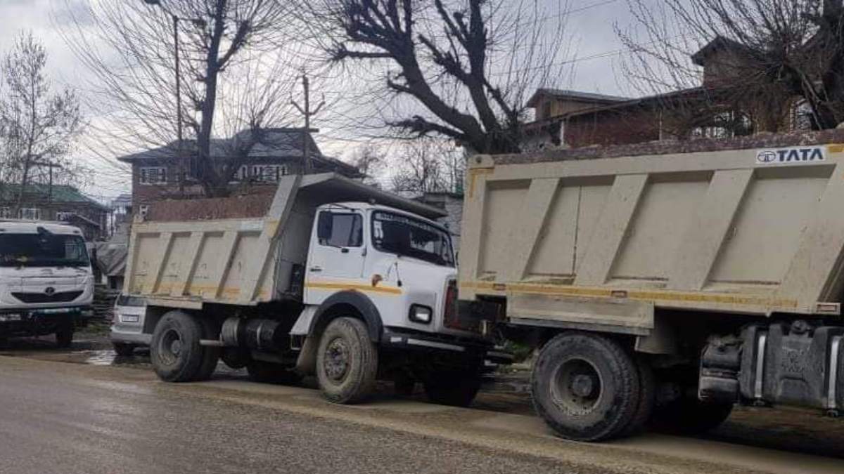 40 vehicles siezed, 21 drivers held in Ganderbal and Kulgam for illegal minerals excavation, transportation 40 vehicles siezed, 21 drivers held in Ganderbal and Kulgam for illegal minerals excavation, transportation